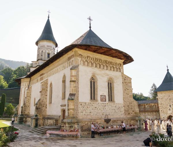 (Video) Sărbătoarea Adormirii Maicii Domnului, hramul Mănăstirii Bistrița - Neamț