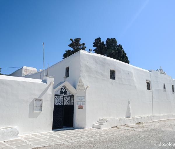 Închinare în Biserica „Sfântul Arsenie din Paros” – locul unde se află mormântului Cuviosului