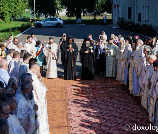 (Video) Hramul Seminarului Teologic de la Mănăstirea Neamț, sărbătorit în cinstea Sfântului Ioan Iacob Hozevitul