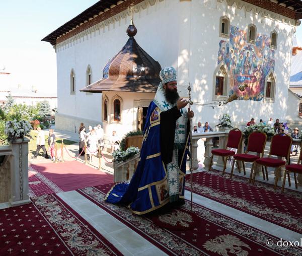 Bucurați-vă, Sfintelor ocrotitoare ale Văratecului – priveghere în cinstea Sfintelor Cuvioase Nazaria, Olimpiada și Elisabeta de la Văratec