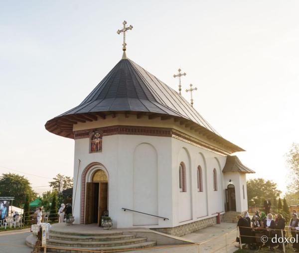 (Video) Biserica Parohiei Loturi Enescu – Dorohoi a fost târnosită
