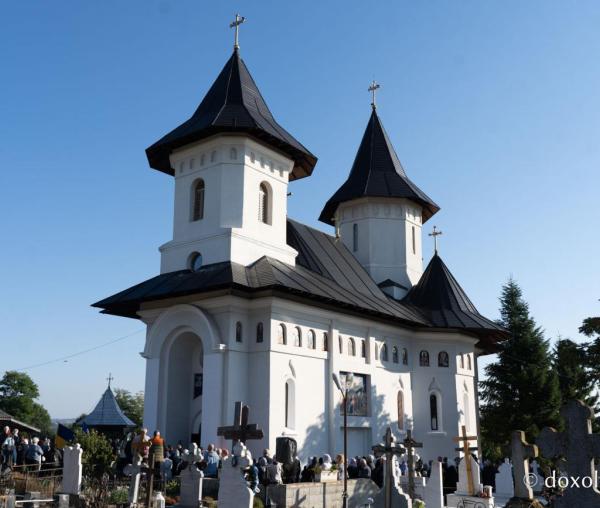 (Video) Biserica Parohiei Doina - Neamț a primit veșmânt de har