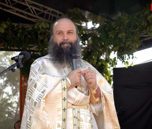 (Video) Arhim. Hrisostom Rădășanu: „Cel mai sfânt altar este propria ta inimă”