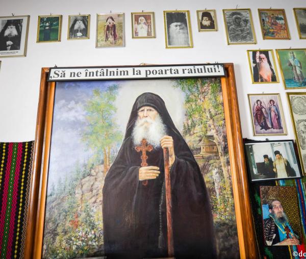 (Video) Amintiri de acum 44 de ani – cum l-a cunoscut Părintele Dosoftei pe Sfântul Paisie de la Sihăstria