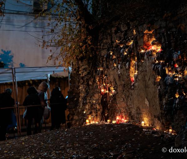 Popas de rugăciune și de lumină în drumul pelerinilor spre Sfânta Parascheva