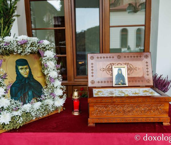 Racla cu moaștele Sfintei Cuvioase Antonina de la Tismana