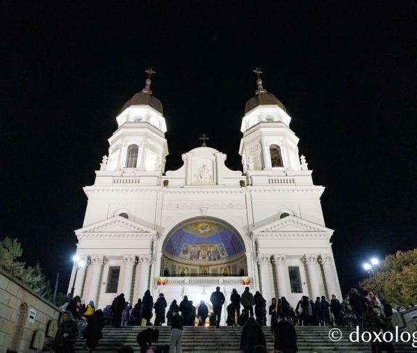 Slujba de priveghere în cinstea Cuvioasei Parascheva la Catedrala Mitropolitană din Iași