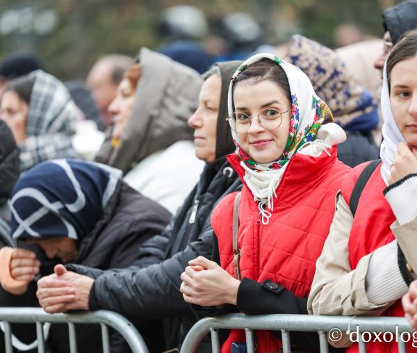 Rugăciune care curăță, lumină care unește – pelerini, alături de Sfânta Parascheva și de Sfântul Paisie de la Sihăstria