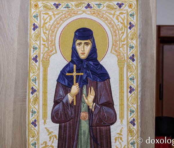Veșmântul Sfintei Evloghia de la Samurcășești, brodat cu migală la Mănăstirea Copou