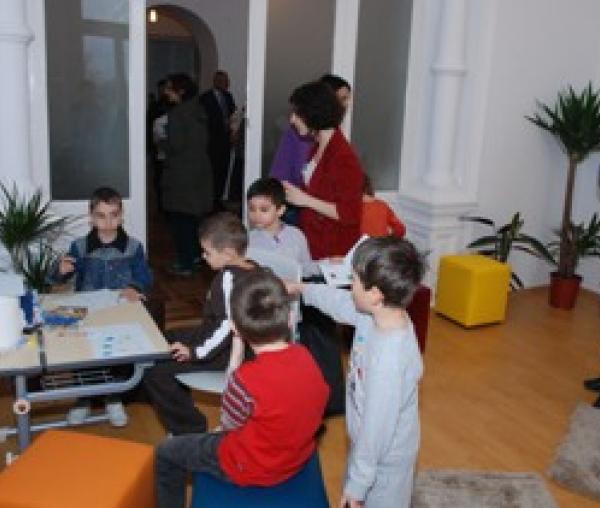 Copii la școala Mitropolit Varlaam