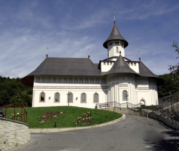 Biserica nouă a Mănăstirii Pângărați