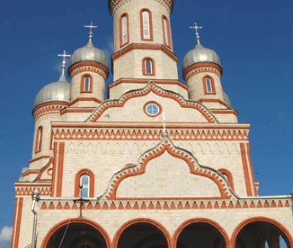 Catedrala Adormirea Maicii Domnului din Drochia