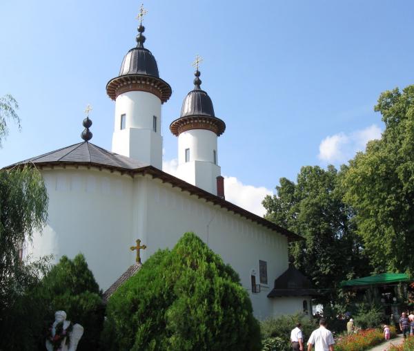 Biserica „Adormirea Maicii Domnului” – Mănăstirea Văratec