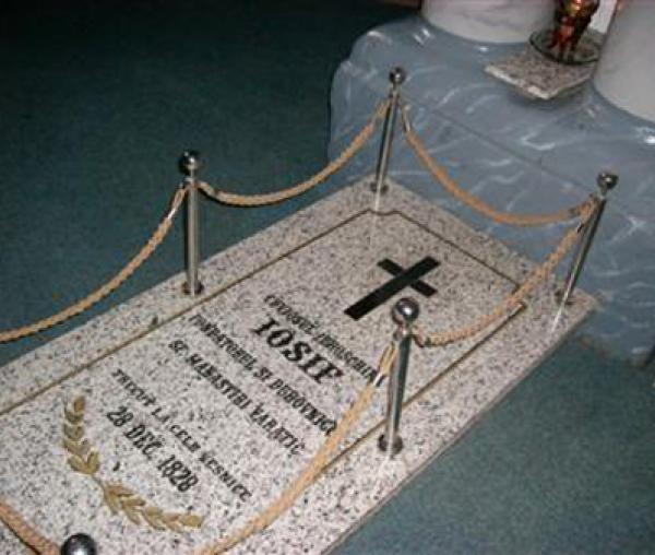 Mormântul Sfântului Cuvios Iosif de la Văratec