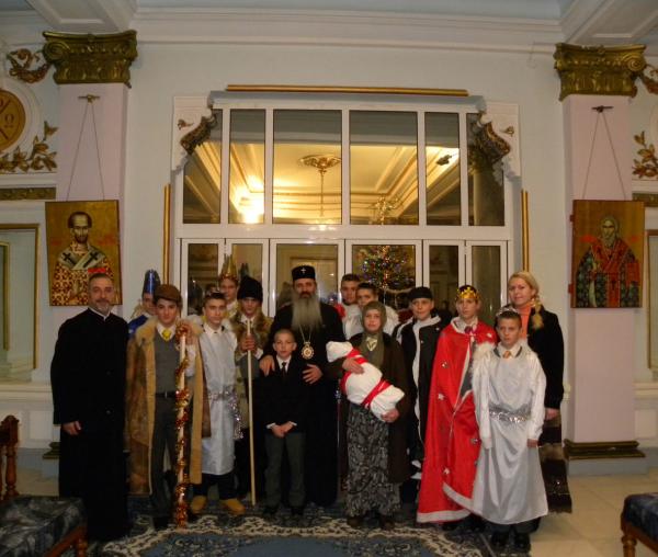 Colindători la IPS Teofan - Asociația Familia Nostra Iași - Pr. Toma Gradinaciuc
