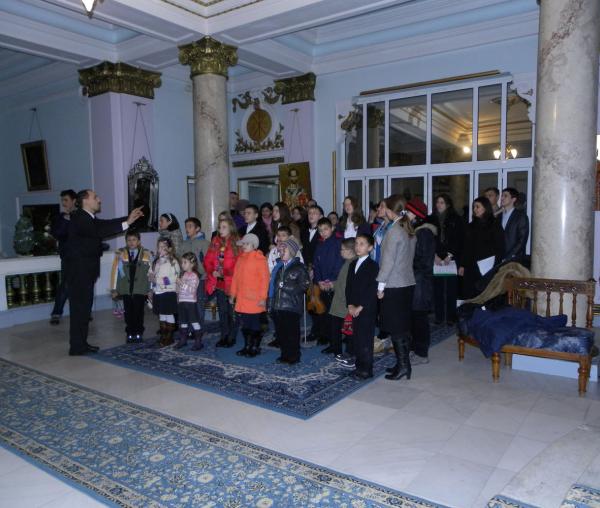 Colindători la IPS Teofan - Corul Bisericii Sf. Nectarie Iași - Pr. Lehaci