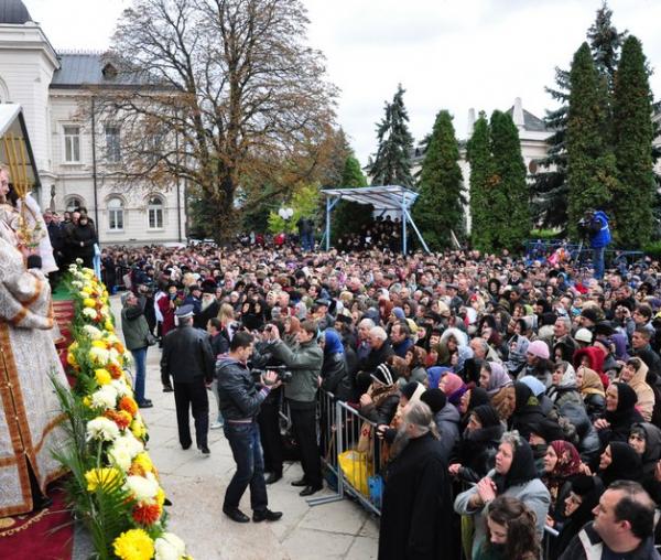 Sfânta Liturghie la sărbătoarea Sfintei Parascheva (primele imagini)