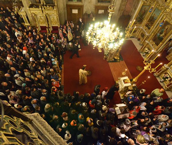 „Adunarea tinerilor creştini ortodocşi din Moldova” - imagini de la Sfânta Liturghie