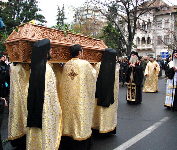Procesiunea de scoatere a moaştelor Sfintei Parascheva (2009)