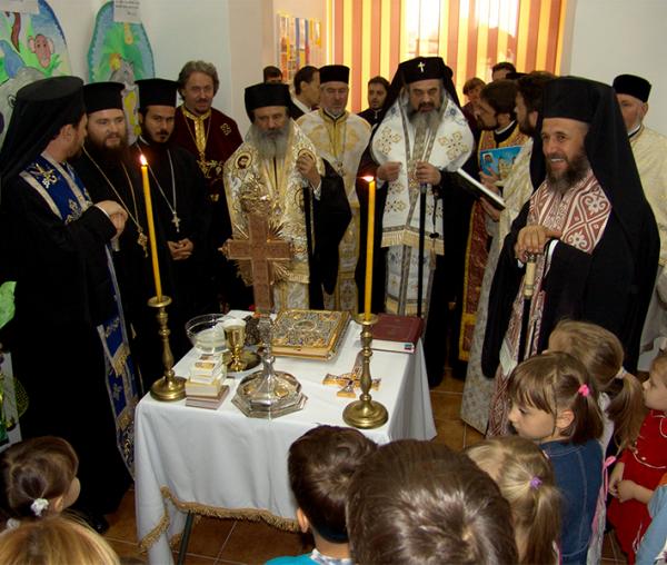 Slujba de sfinţire a Grădiniţei „Buna Vestire" din incinta Institutului Social - Caritativ „Diaconia" din Iaşi (2006)