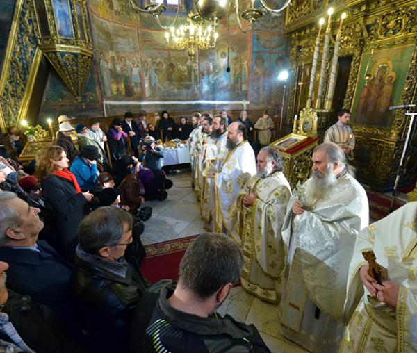 Sfânta Liturghie la Mănăstirea Golia din Iași