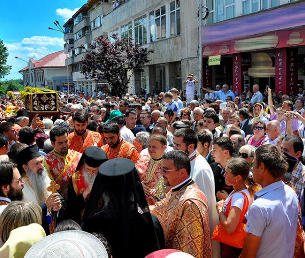 Foto: Procesiunea cu moaştele Sfântului Ioan cel Nou de la Suceava - 24 iunie 2012