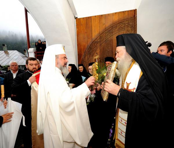 Vizita PF Daniel și a PF Hristofor la Mănăstirile Agapia și Văratec