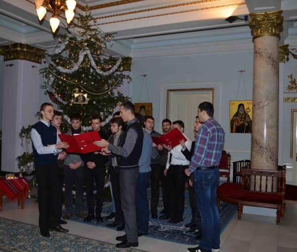 Colindători la Reşedinţa Mitropolitană - Corul Trisaghion