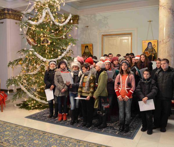Colindători la Reşedinţa Mitropolitană - Parohia Liteni, Belceşti