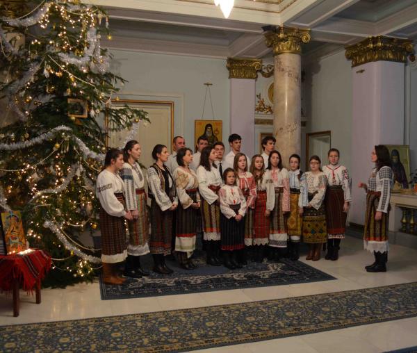 Colindători la Reşedinţa Mitropolitană - Parohia Sf. Haralambie, Tg. Neamţ