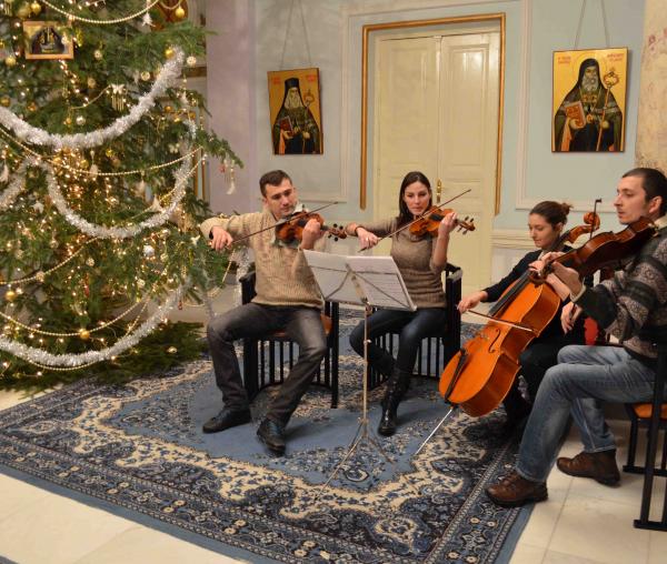 Colindători la Reşedinţa Mitropolitană - Universitatea de Arte "George Enescu"