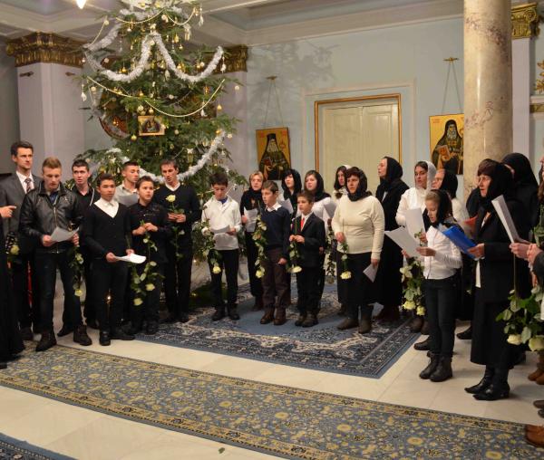 Colindători la Reşedinţa Mitropolitană - Parohia Moineşti, com. Popricani, Iaşi