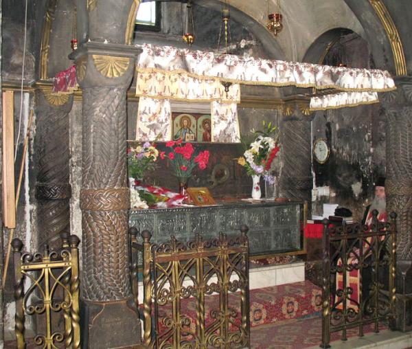 Racla cu moaștele Sfântului Mare Mucenic Ioan cel Nou de la Suceava