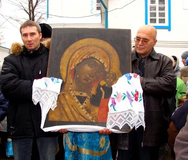 Procesiune cu Icoana Maicii Domnului din Kazan