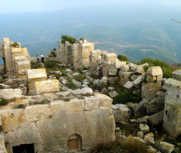 Ruine ale Manastirii de la Muntele Minunat