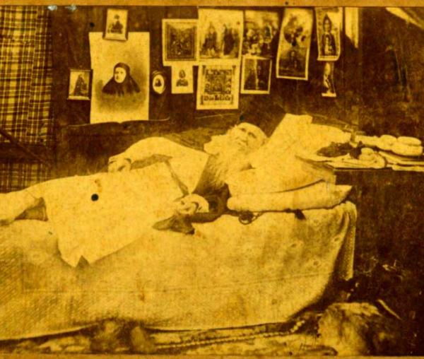 Sfântul Ambrozie de la Optina în chilia sa