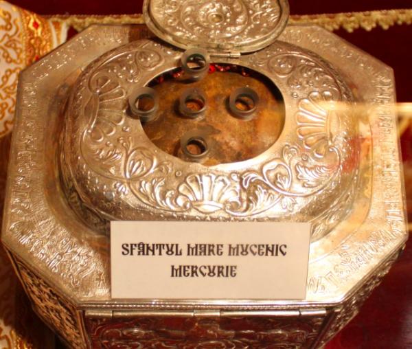 Capul Sfântului Mare Mucenic Mercurie