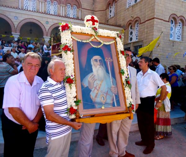 Procesiune cu moaştele Sfântului Ierarh Nectarie - Insula Eghina 2012