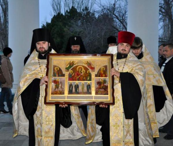 Procesiune cu icoana Maicii Domnului „Mângâierea celor necăjiți și întristați”