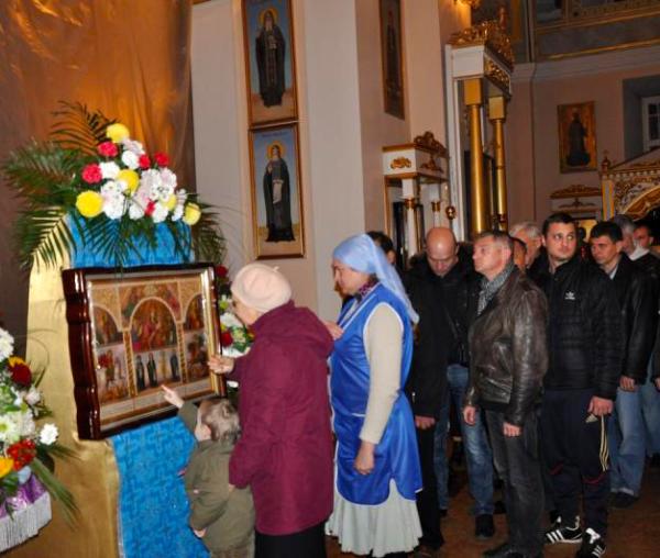 Procesiune cu icoana Maicii Domnului „Mângâierea celor necăjiți și întristați”