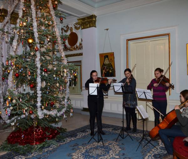 Colindători la Reşedinţa Mitropolitană - Grupul Instrumental Cvartet coarde, Universitatea de Arte