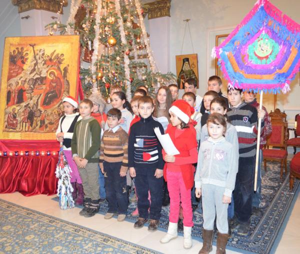 Colindători la Reşedinţa Mitropolitană - Parohia Sf. Gheorghe Scheia