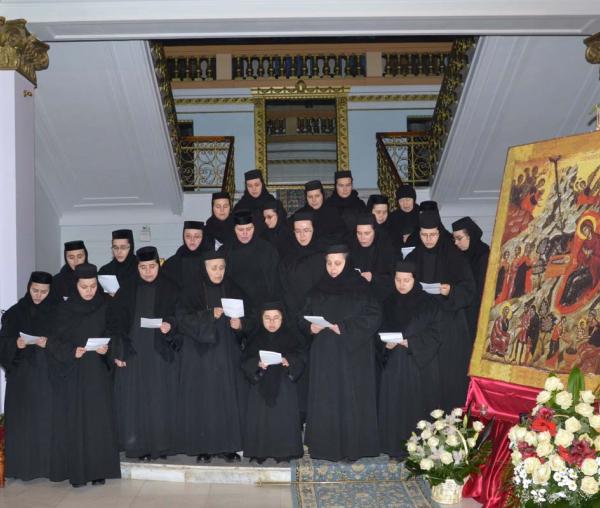 Colindători la Reşedinţa Mitropolitană - Maicile de la Mănăstirile Copou şi Frumoasa