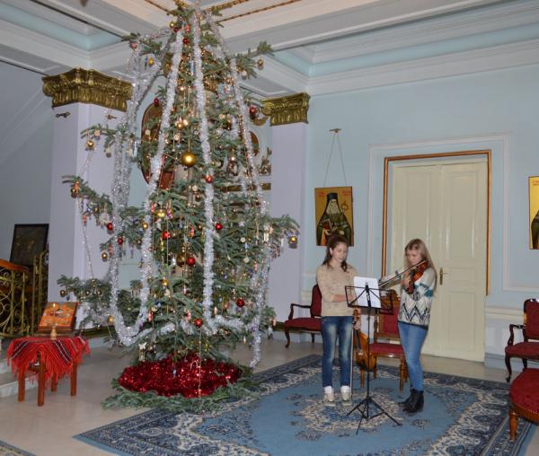 Colindători la Reşedinţa Mitropolitană - Duet Vioară Voce, Liceul Octav Bancila din Iasi