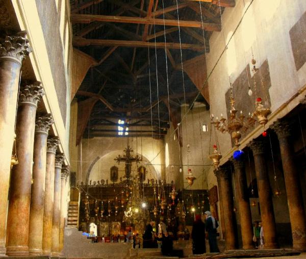 Interior din Biserica Naşterea Domnului din Betleem
