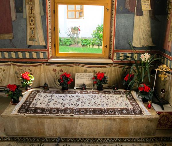 Mormântul Sfântului Nicodim de la Tismana