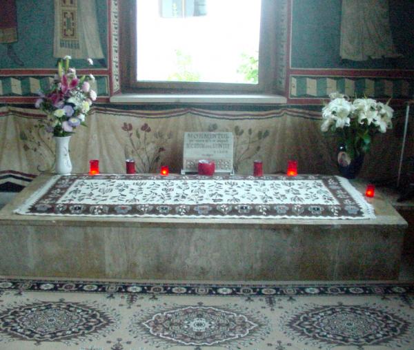 Mormântul Sfântului Nicodim de la Tismana