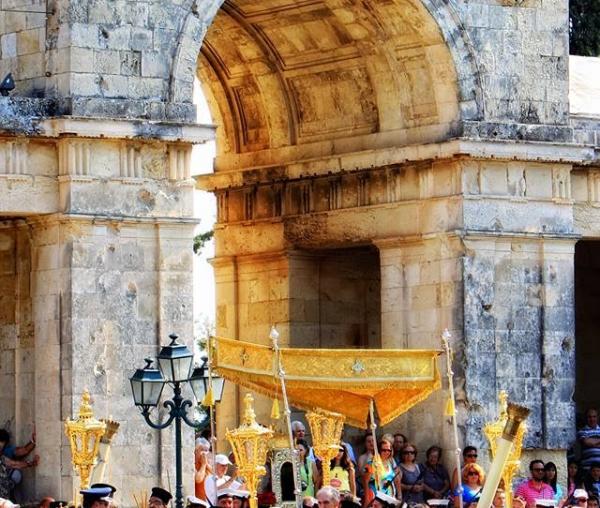 Procesiune cu moaştele Sfântului Ierarh Spiridon
