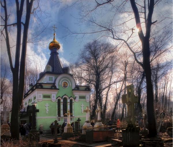 Paraclisul Sfintei Xenia din cimitirul Smolensk