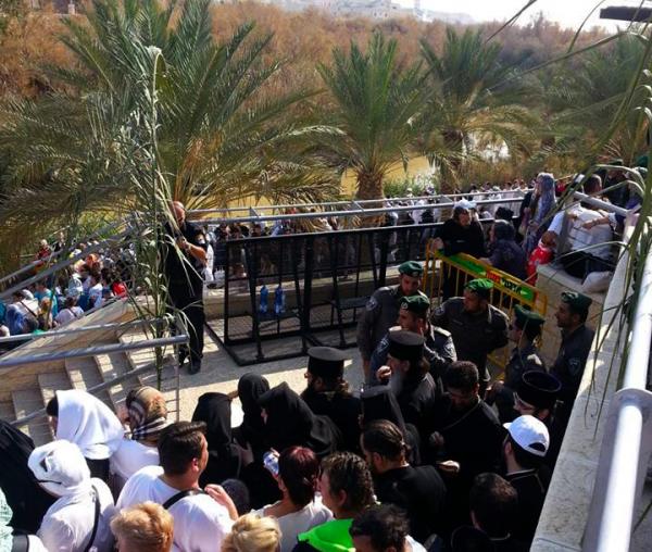 Slujba de sfinţire a apei Iordanului, cu ocazia sărbătoririi Botezului Mântuitorului Iisus Hristos (18 ianuarie 2014 - Israel)